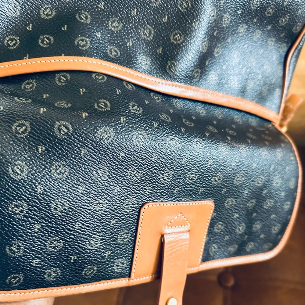 Pollini Vintage Monogram Shoulder Bag 
Timeless European Designer Leather Piece - Picture 7 of 10